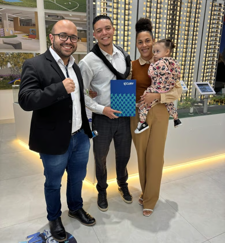 Família realizando o sonho do imóvel próprio com o Wanderson
